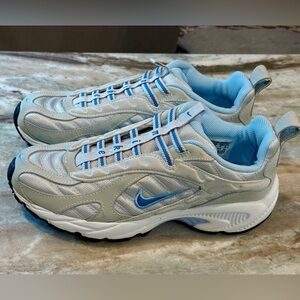 Women’s NIKE Vintage BRS 1000 laceless sneakers- Size 9.5